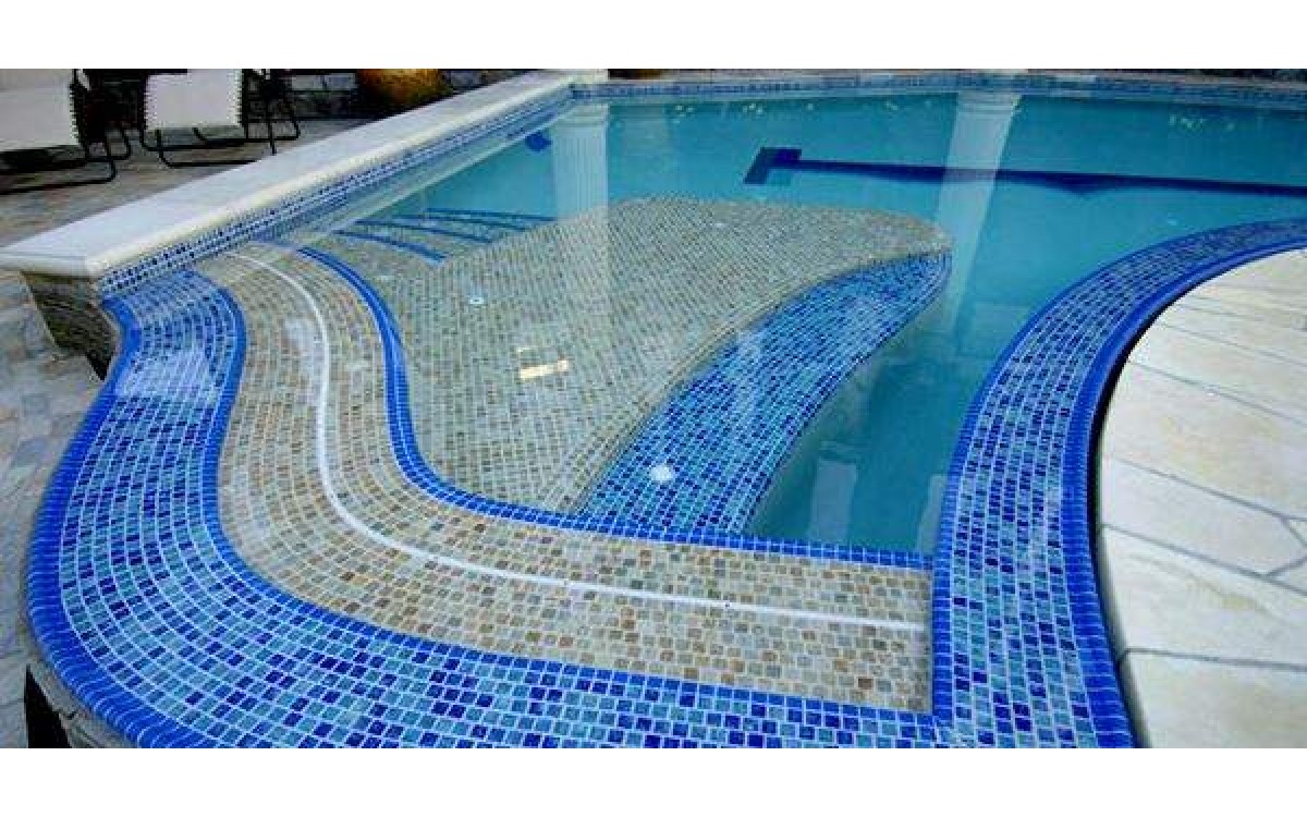 5 thiết bị không thể thiếu cho hoạt động của hồ bơi