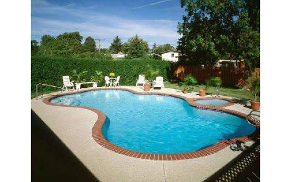 Máy bơm bể bơi Euroswim cấu tạo vỏ động cơ từ nhựa thủy tinh